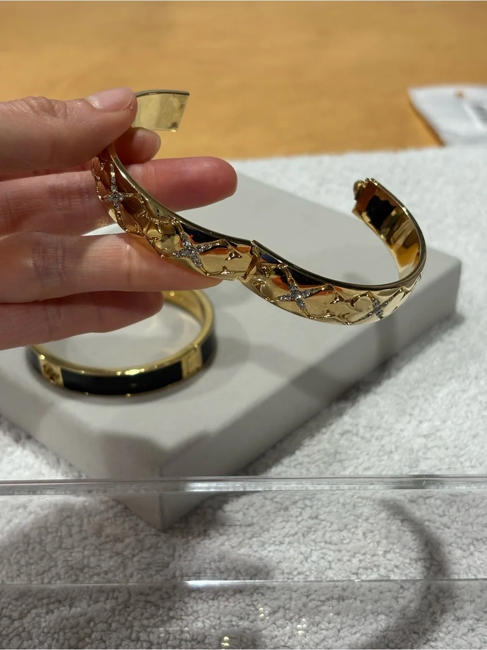 Lot of 3 kate spade and Tory Burch bangles - Picture 12 of 15